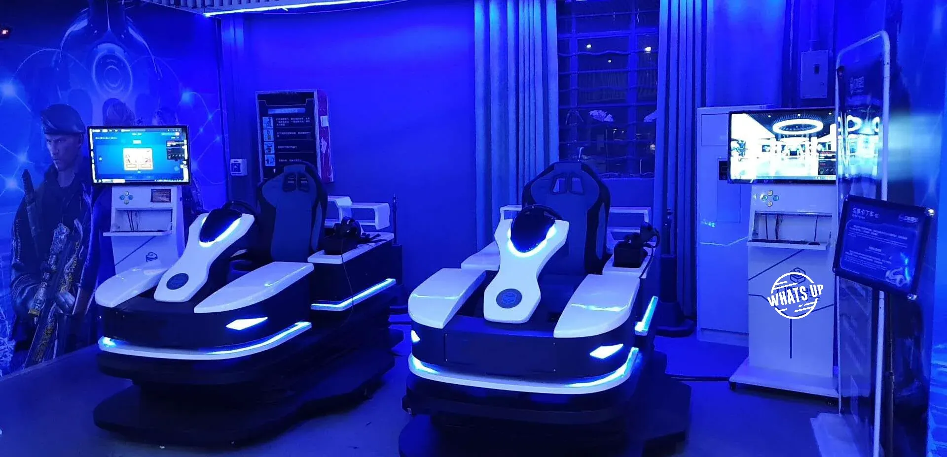 Participant casqué sur simulateur kart VR lors d'un événement corporate