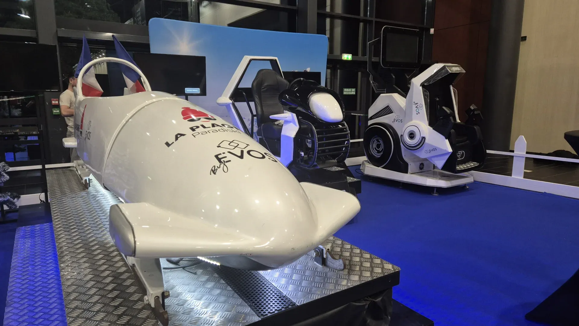 Plateau de simulateurs VR By Evos installés en point de vente pour une animation commerciale