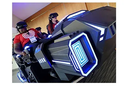 Navette VR 4 places By Evos - cabine immersive pour animation collective fête de commune