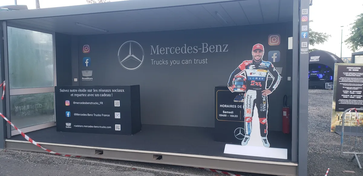 Stand Mercedes Trucks Roadstars avec animation VR By Evos aux 24 heures camions du Mans