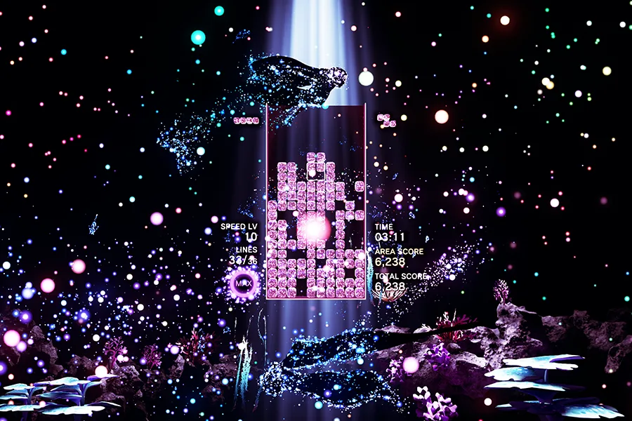 Joueur en réalité virtuelle résolvant un puzzle immersif avec manipulation d'objets 3D