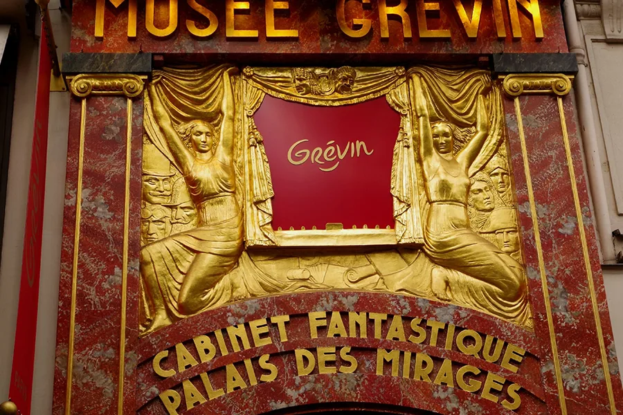 Entrée du musée Grévin sur le boulevard Montmartre à Paris