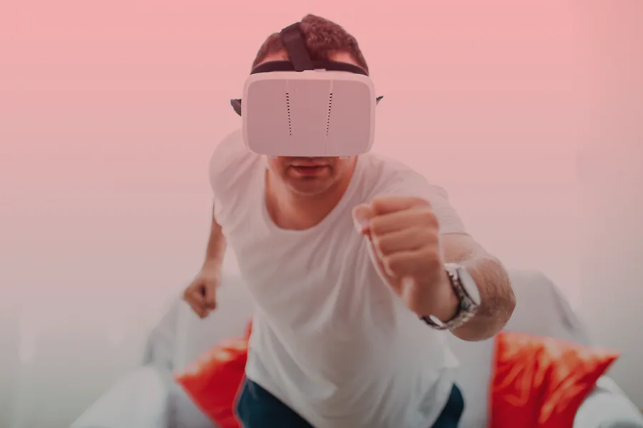 Différents utilisateurs de la réalité virtuelle dans des contextes variés gaming santé et entreprise