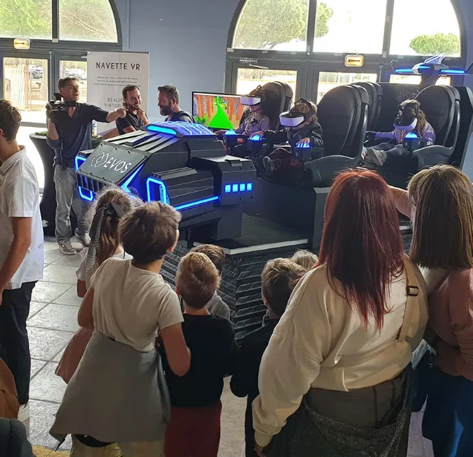 Animation événementielle avec simulateurs de réalité virtuelle By Evos lors d'un salon professionnel