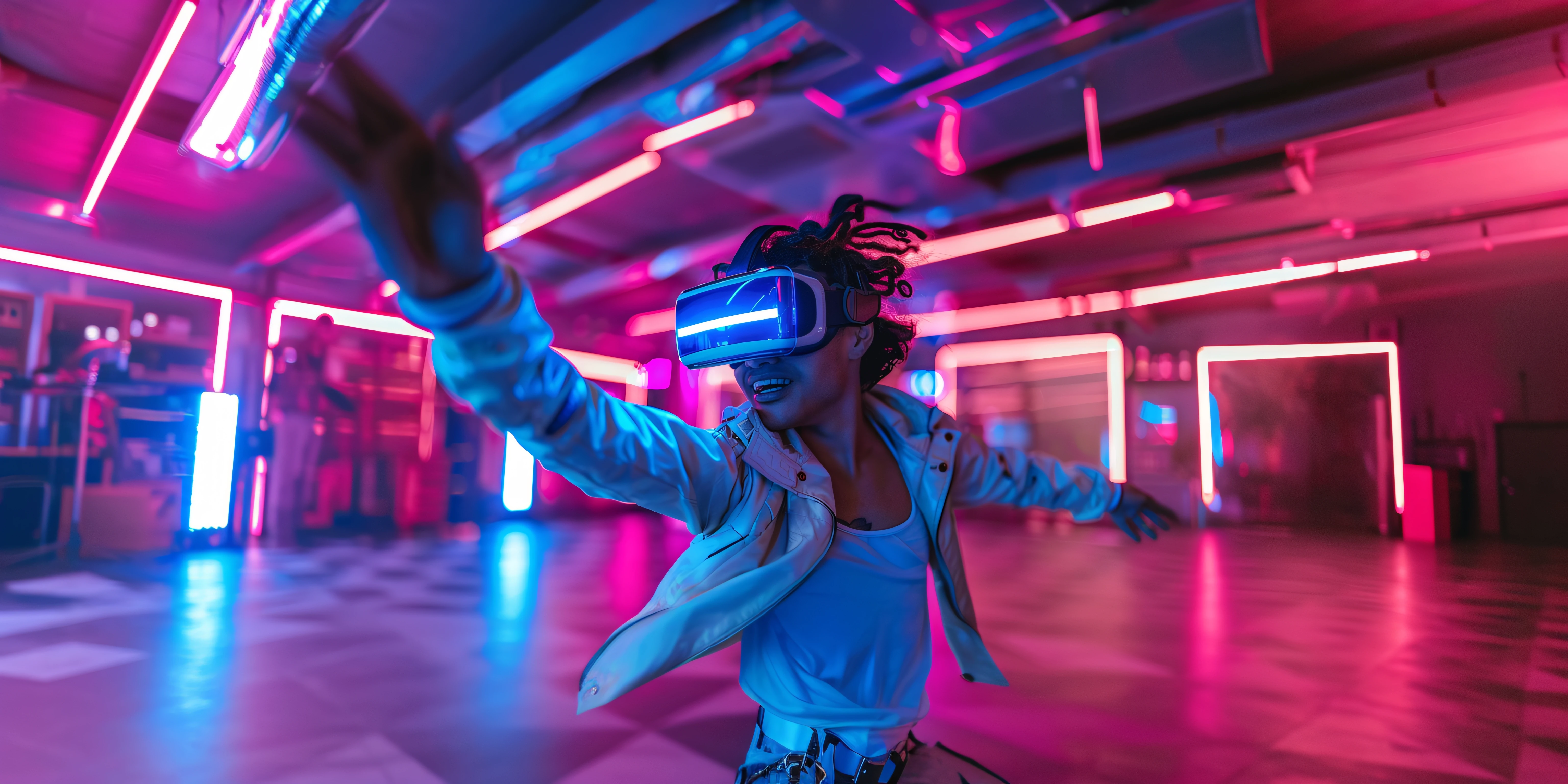 Participant en immersion VR pendant une animation d'entreprise sur fond mauve