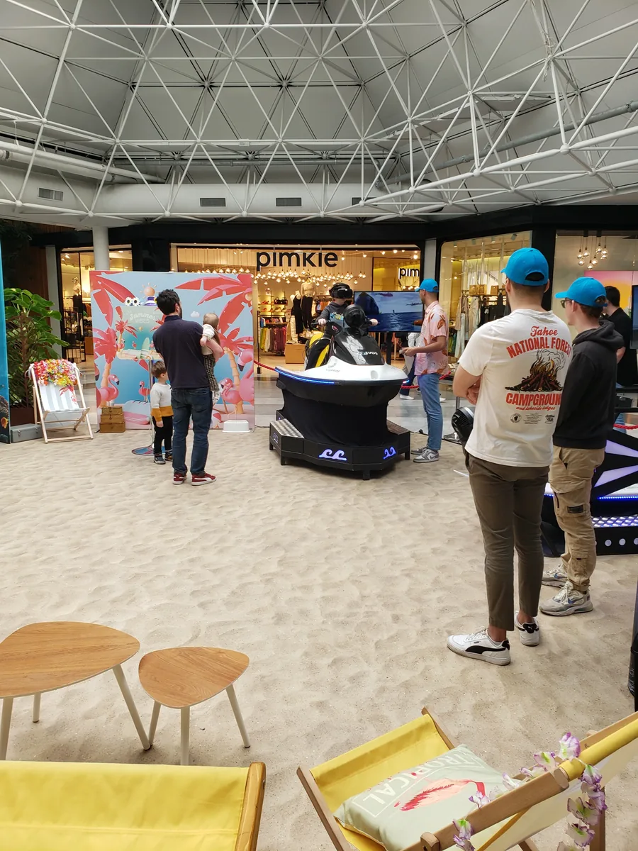 Stand jet ski VR By Evos en galerie marchande lors de l'opération Mérignac Soleil