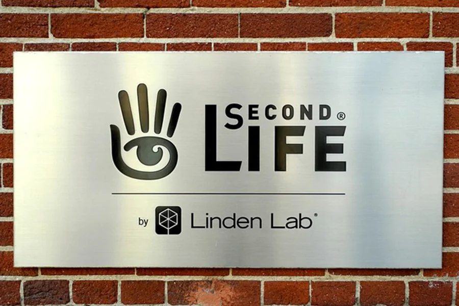 Avatars dans le monde virtuel Second Life de Linden Lab