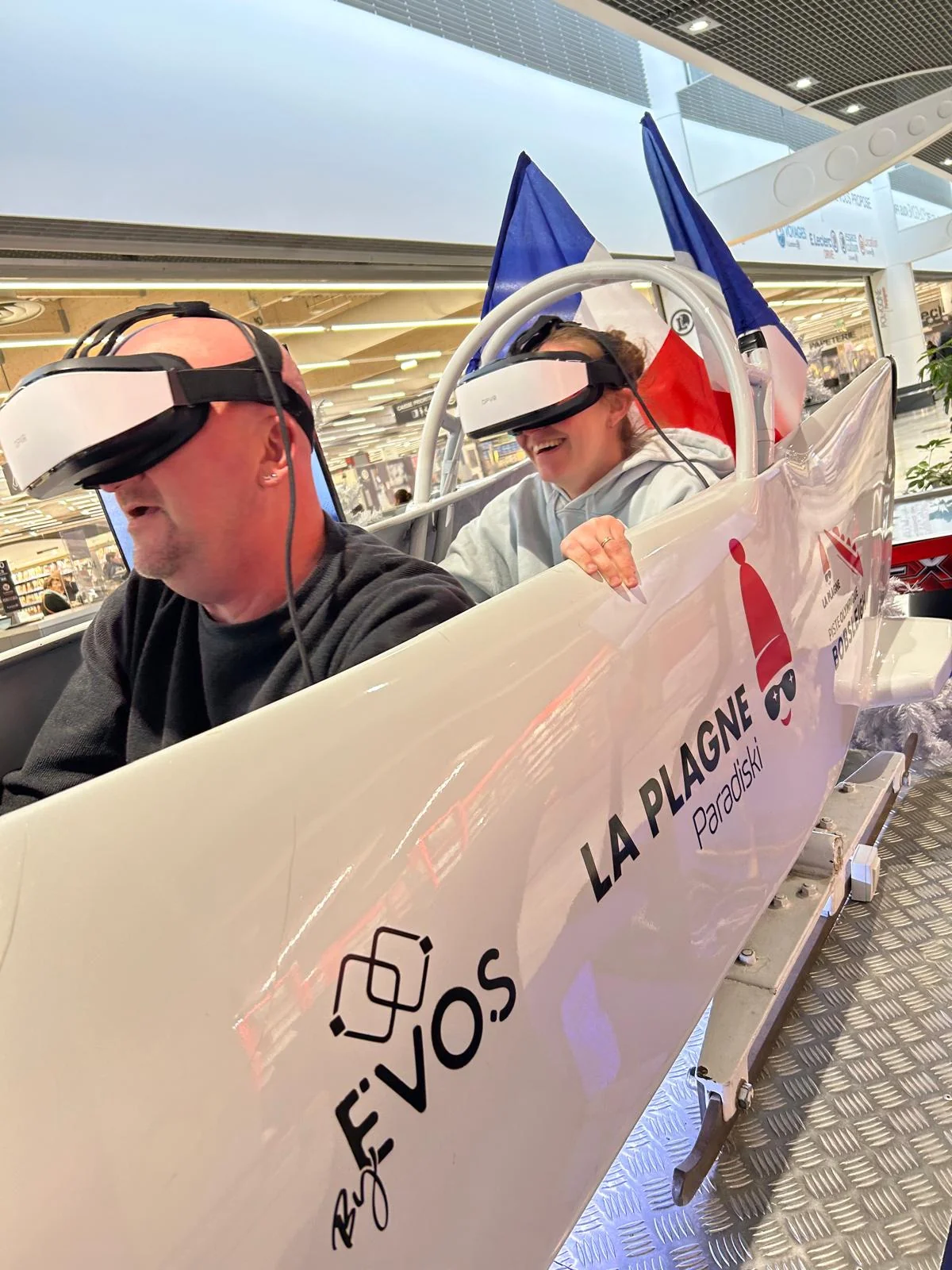 Simulateur de bobsleigh VR By Evos avec branding La Plagne en animation événementielle