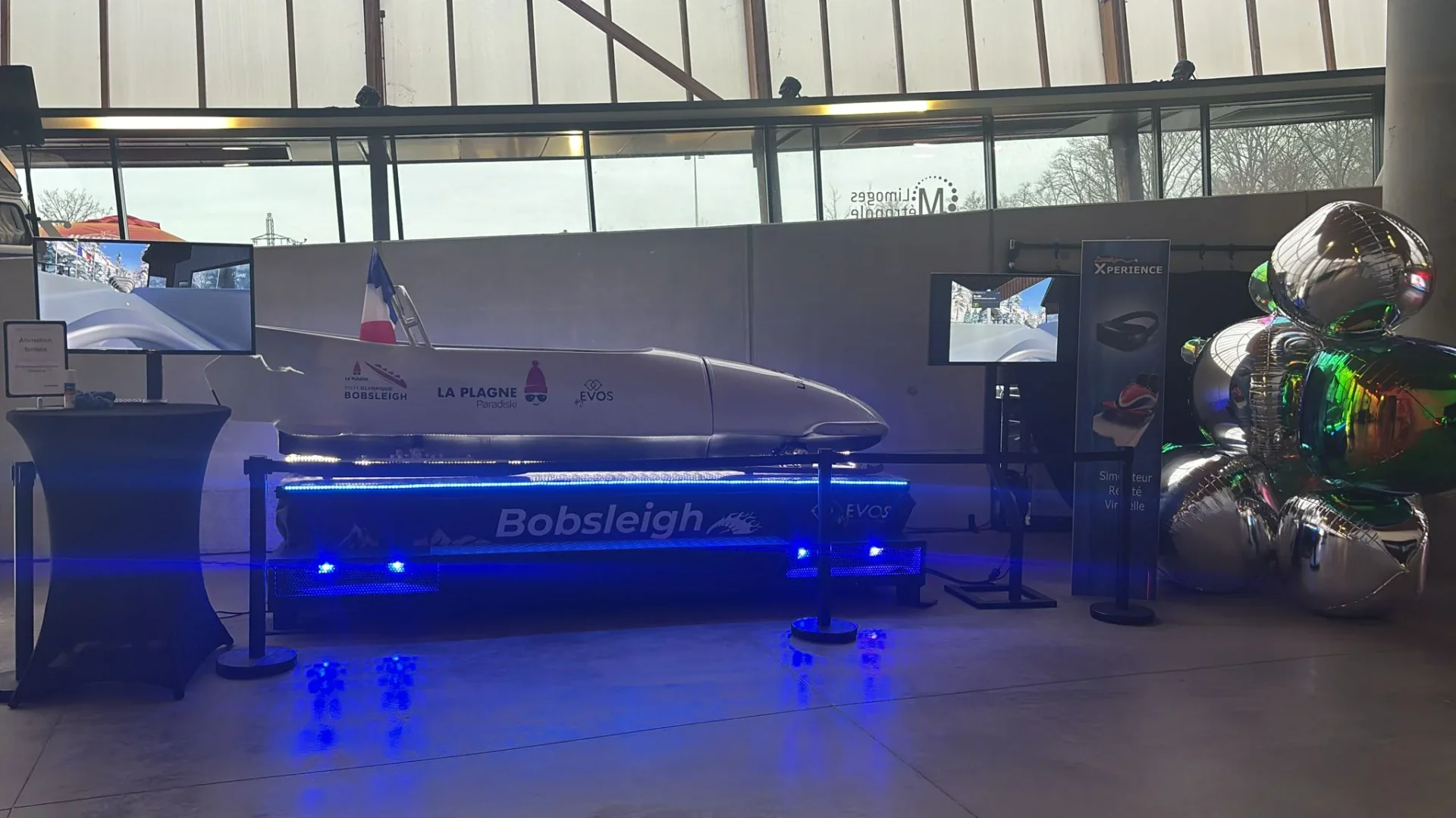 Simulateur de bobsleigh VR By Evos en démonstration sur un espace événementiel
