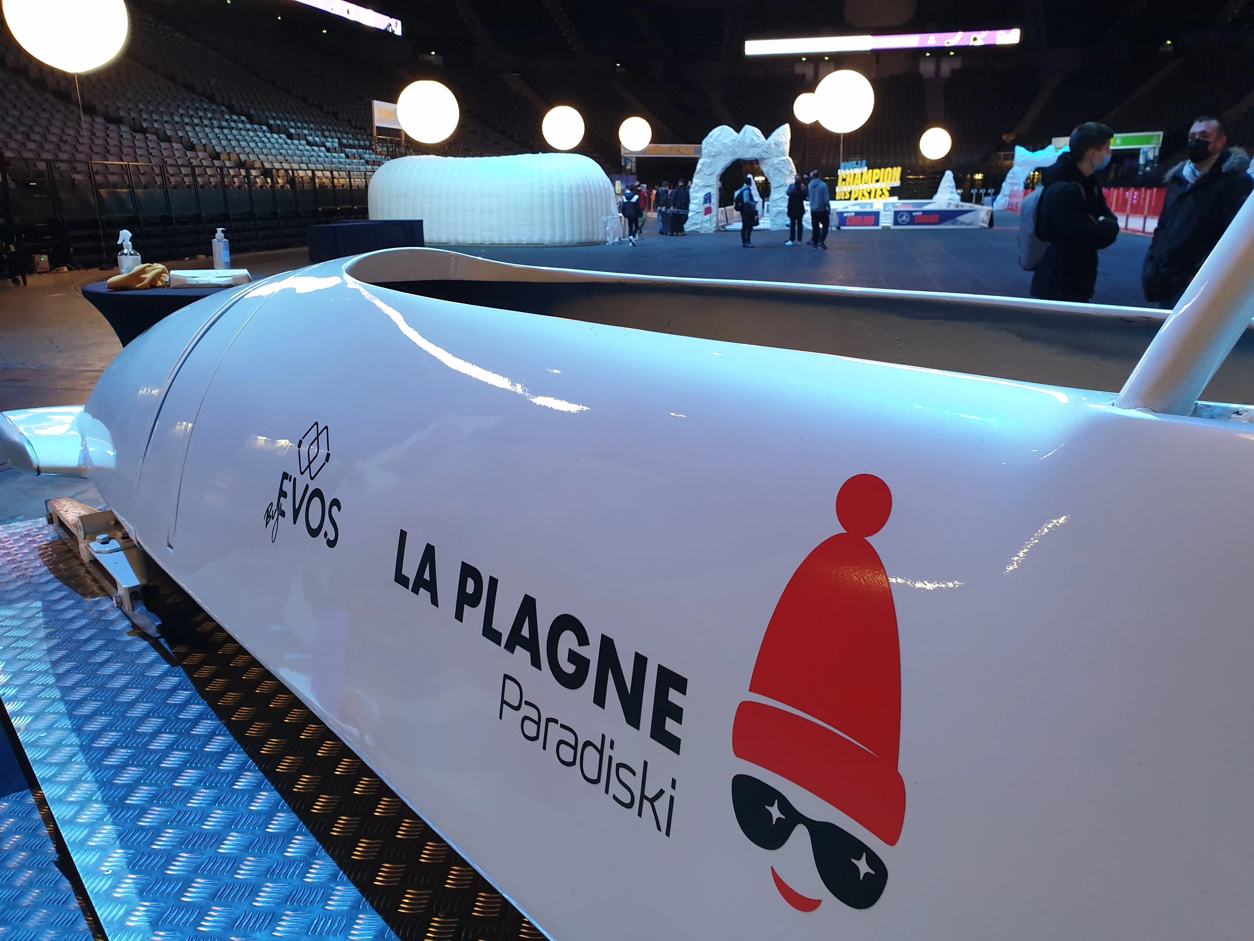 Simulateur bobsleigh VR By Evos installé à Bercy lors des Jeux Olympiques de Paris 2024